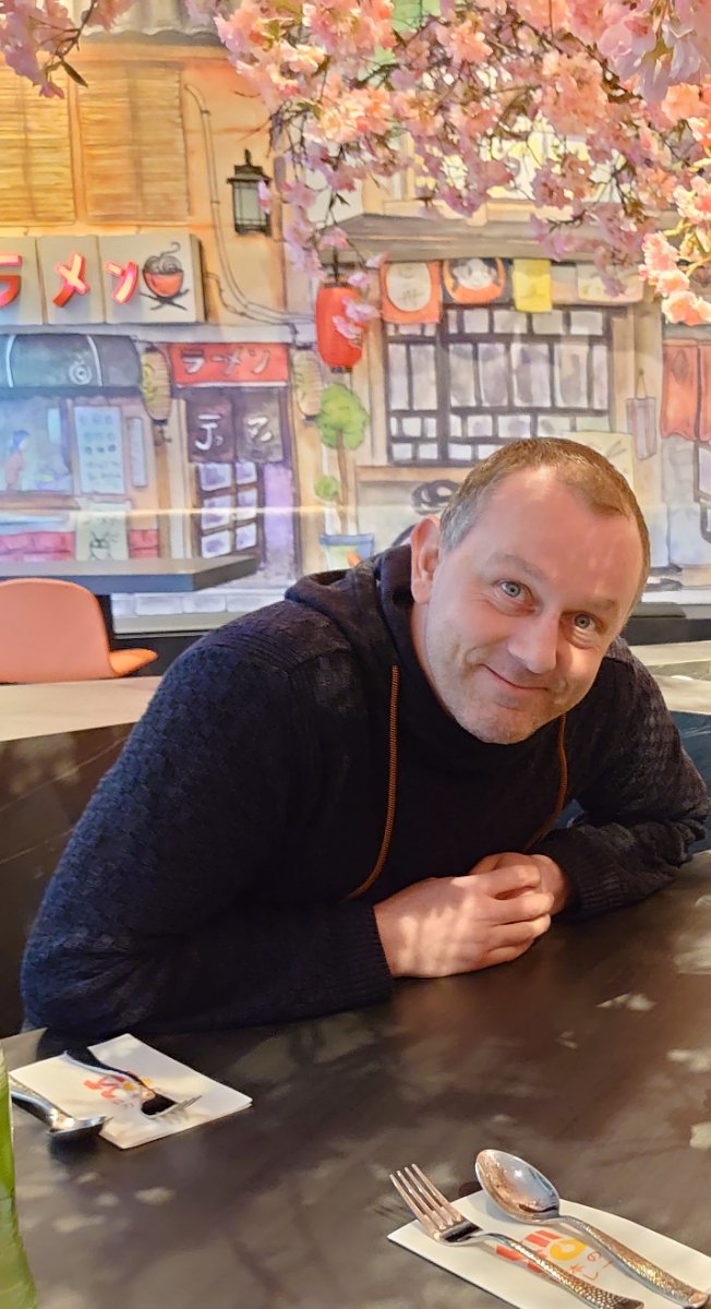 [2023 januari]Achter de schermen moderator Joost Rietveld veegt het plein schoon